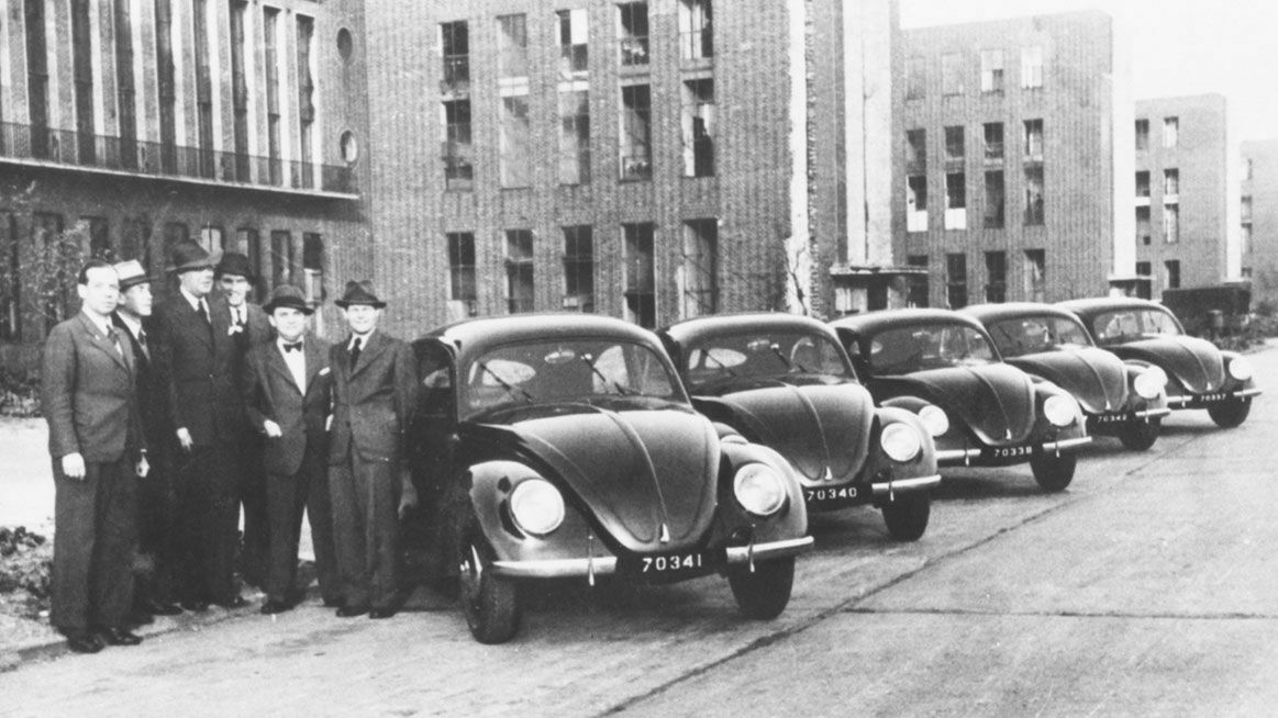 Cadena de montaje del VW Escarabajo en la fábrica de Wolfsburg